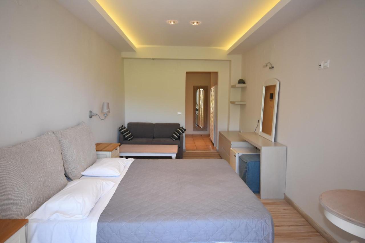 Callisto Beach Hotel Liapades Exterior photo